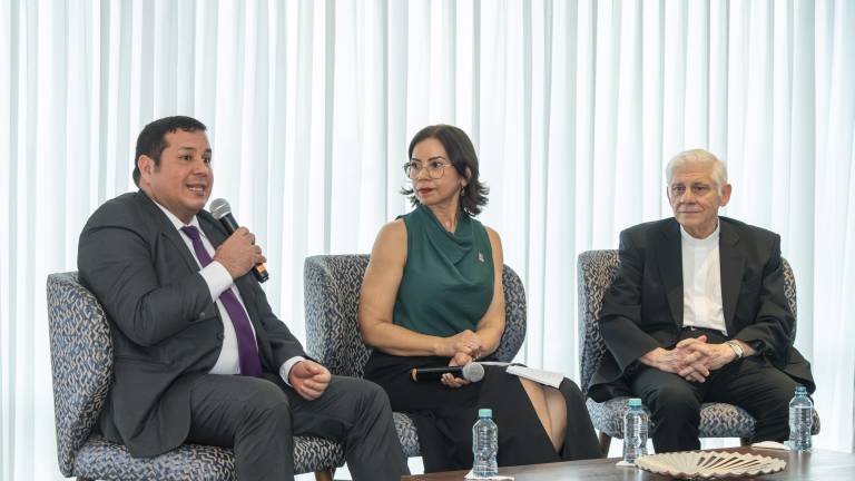 ¿Cómo dirigir en tiempos de IA? La pregunta que marcó el aniversario de la Escuela de Negocios de la UEES