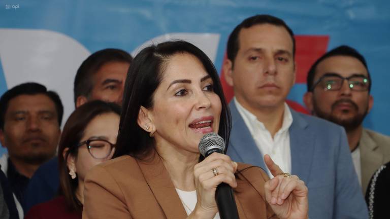 Luisa González arremete contra ADN por impugnar su candidatura a la Prefectura de Manabí