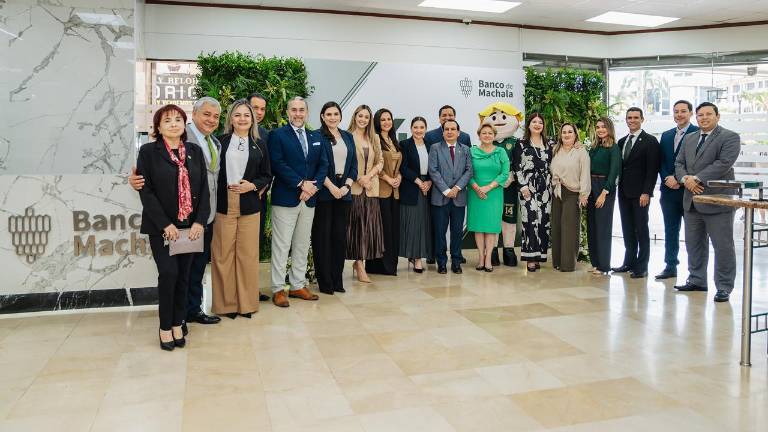 Parte del equipo del Banco de Machala.