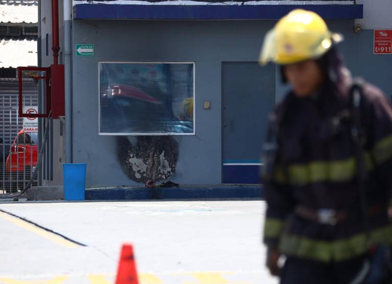 $!Durante esta tarde, Durán fue el blanco de varios ataques con artefactos explosivos, En la foto, la gasolinera de Petroecuador.