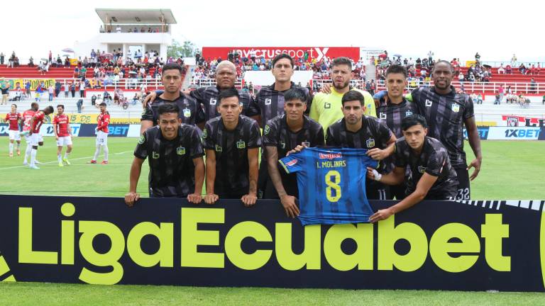 Presentación del once inicial de Delfín SC en su último partido por LigaPro ante Leones FC.
