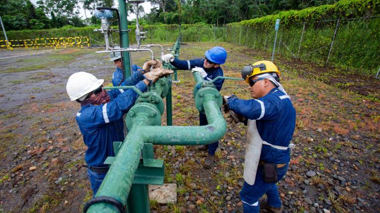 Petroecuador anuncia despido de 936 empleados y revela sueldos ‘sobrevalorados’