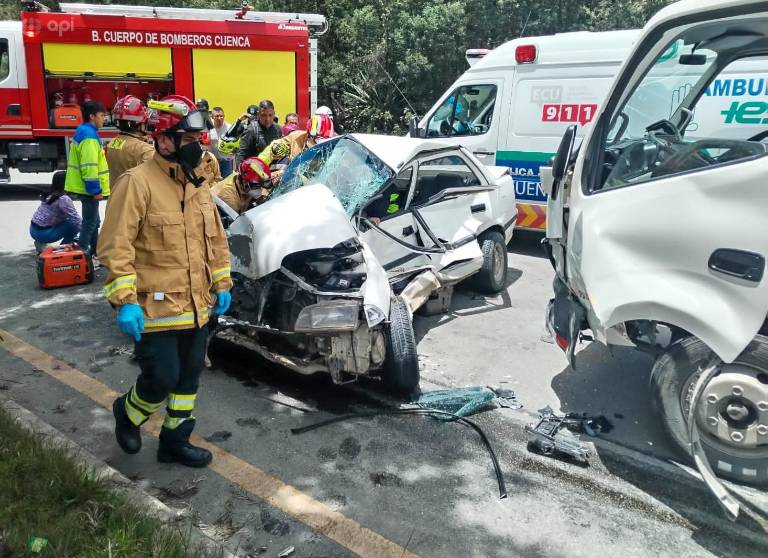 $!Cuenca, Ecuador 13 de abril de 2023. El personal de Bomberos Cuenca.
