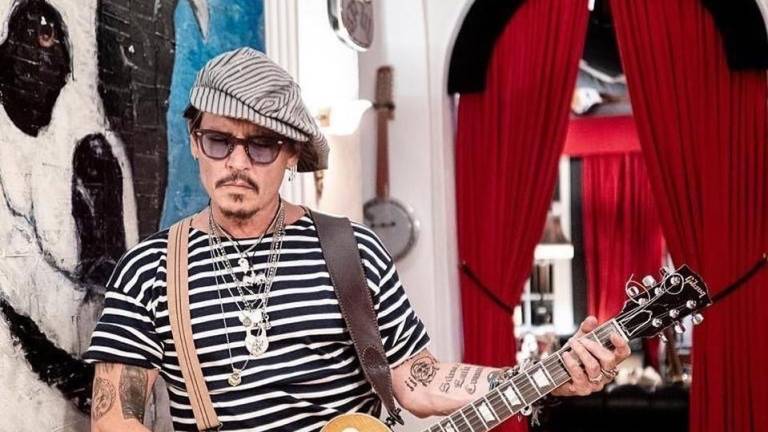 Johnny Depp busca asegurarse que su ex cumpla con el acuerdo de divorcio