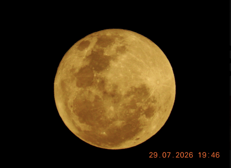 $!Luna del Ciervo.