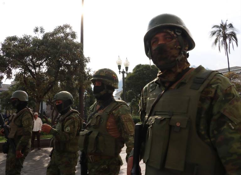 $!Desde la declaratoria de conflicto armado interno, militares han ejecutado con frecuencia operativos conjuntos con la Policía con el objetivo de afectar a estructuras de crimen organizado en núcleos urbanos.