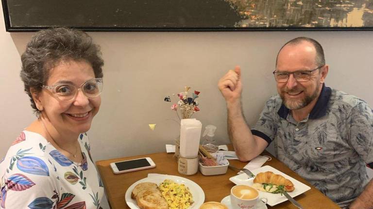 Una pareja con 40 años de matrimonio nos enseña cómo mantener vivo el amor frente a una taza de café