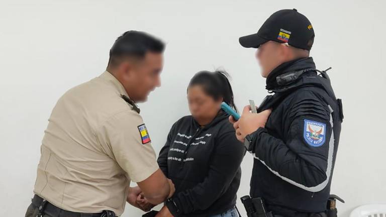Tres personas fueron detenidas por supuestos turnos falsos en el Registro Civil de Quito y Cuenca
