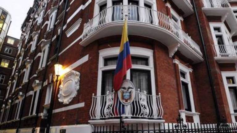 Acusado de espiar a Assange revela visitas peligrosas que recibía el activista en la embajada de Ecuador