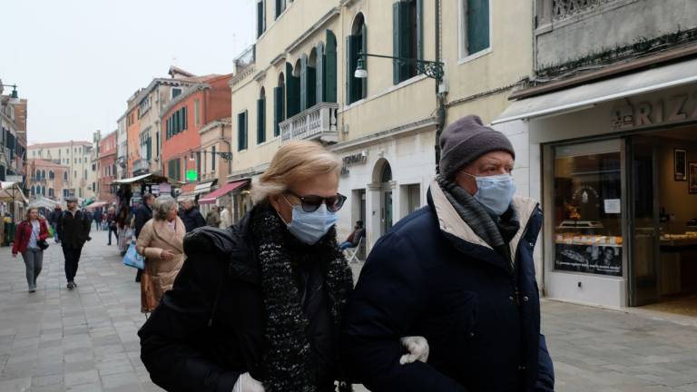 "¿Cuándo llegarán más mascarillas?": así se vive en Italia por la crisis del coronavirus