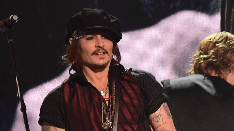 Johnny Depp flameó la bandera de Ecuador en un concierto en Nueva York