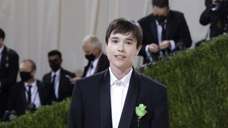 Elliot Page y una fuerte representación trans posan en el Met Gala