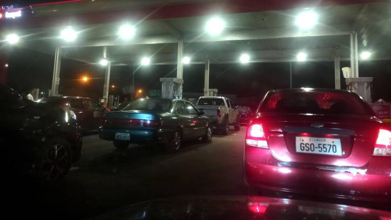 Gasolina Extra sube de precio: estos son los nuevos costos oficiales de los combustibles en Ecuador