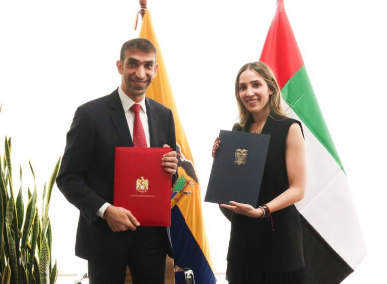 $!Thani Al Zeyoudi, ministro de Comercio de Emiratos Árabes Unidos, y Sonsoles García, en ese entonces Ministra de Producción, Comercio Exterior, Inversiones y Pesca del Ecuador.