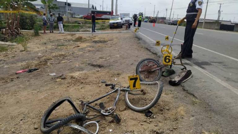Padre e hijo ciclistas atropellados en la vía Yaguachi - Durán