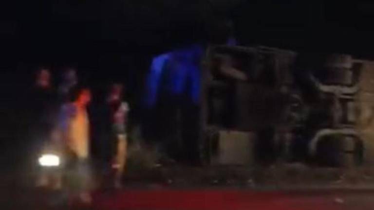 Varias personas fallecieron a causa de un accidente entre un bus y un camión en la ruta Ayampe-Puerto López