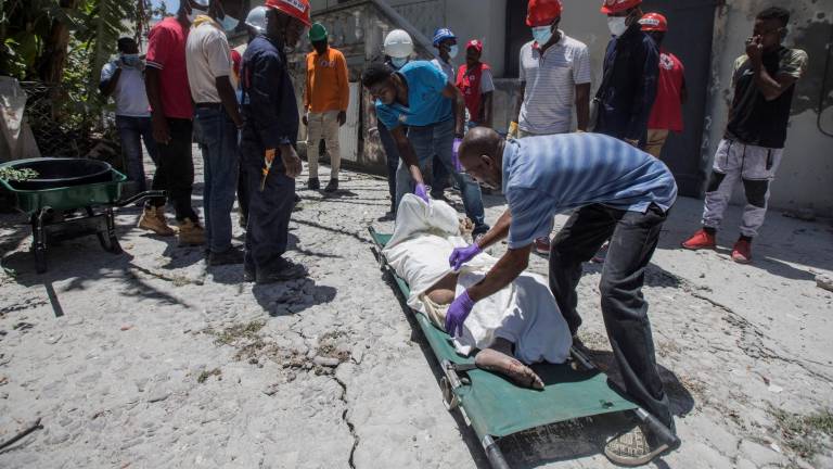 Al menos 724 muertos deja sismo en Haití, que continúa búsqueda de supervivientes