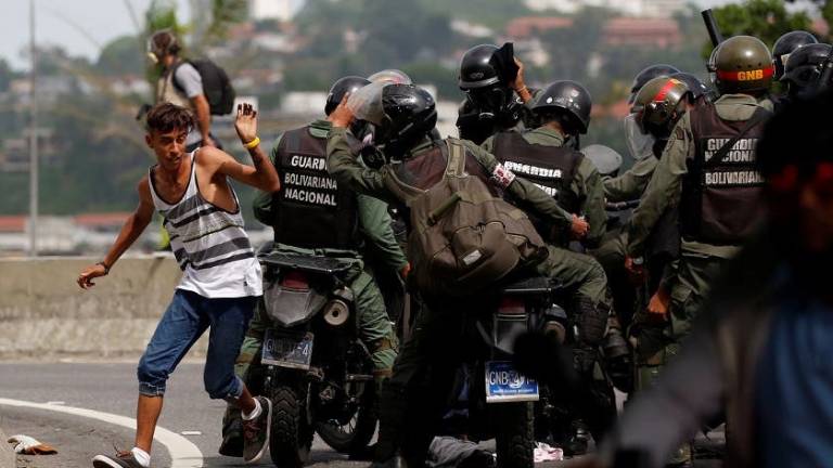 Muere otro joven en escenario de protestas en Venezuela