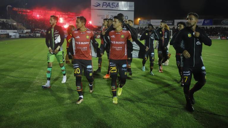 Deportivo Cuenca no podrá actuar de local en el Estadio Alejandro Serrano Aguilar durante la Copa Sudamericana 2024. La deficiencia de luminarias le costó la aprobación.