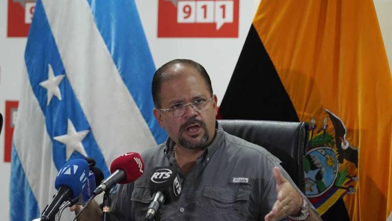 Ministro Reimberg revela detalles sobre incendios en Guayaquil y cuestiona a jueces