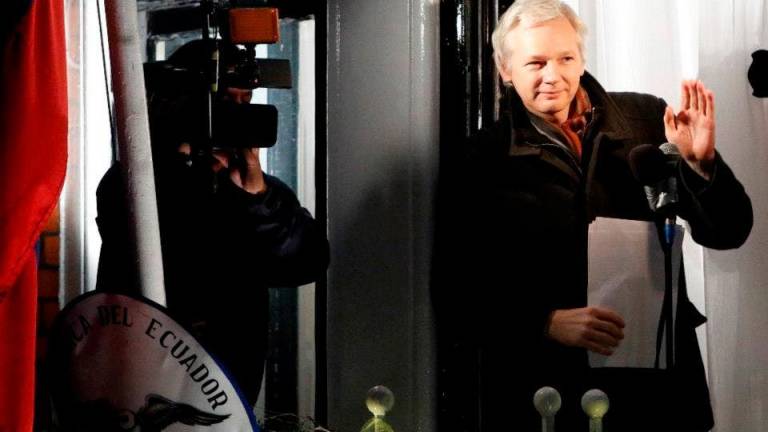 Fiscalía sueca pide que se mantenga orden de arresto contra Assange