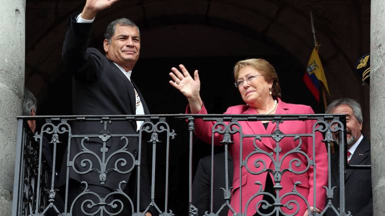 Correa recibe a Bachelet en el Palacio de Carondelet
