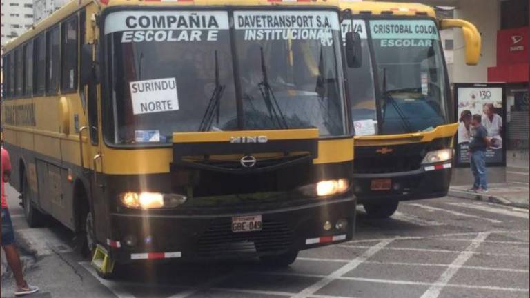 Municipio autoriza a expresos escolares cubrir rutas de buses urbanos en Guayaquil; hace pedido al Gobierno