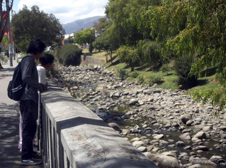 $!El río Tomebamba registró altos niveles de estiaje en el 2024.