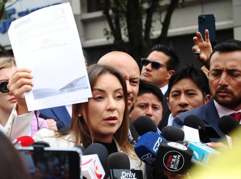$!Fotografía de Mancheno a las afueras de la Fiscalía General del Estado, este lunes.