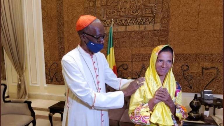 Liberan a una monja colombiana secuestrada por yihadistas en Mali desde 2017