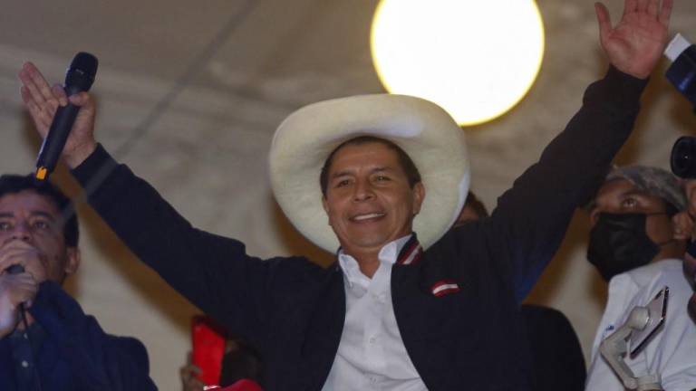 El maestro izquierdista Pedro Castillo es el presidente electo de Perú