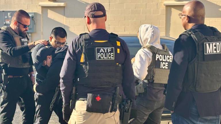 Eres migrante irregular ecuatoriano en EE.UU.: cómo actuar ante una detención en 2026