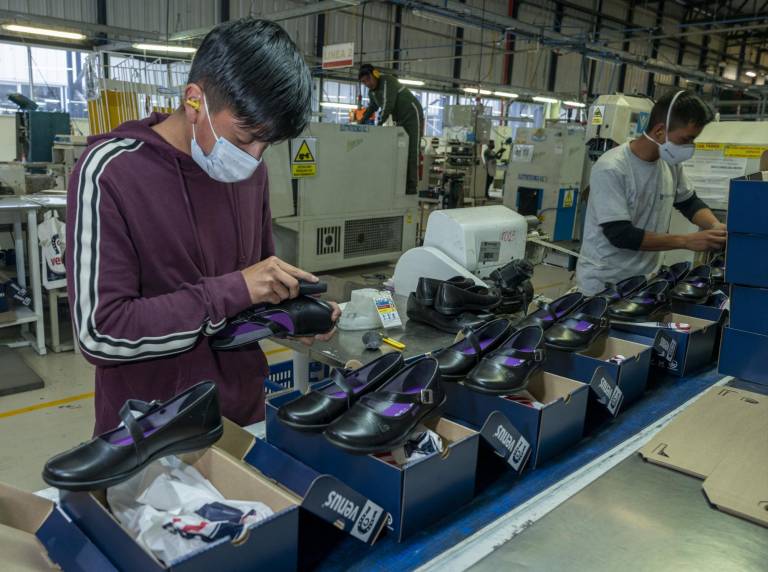 $!La industria de cuero y calzado se consolidó en Tungurahua. Los zapatos escolares, deportivos, botas y lona cubren la demanda local y exterior.