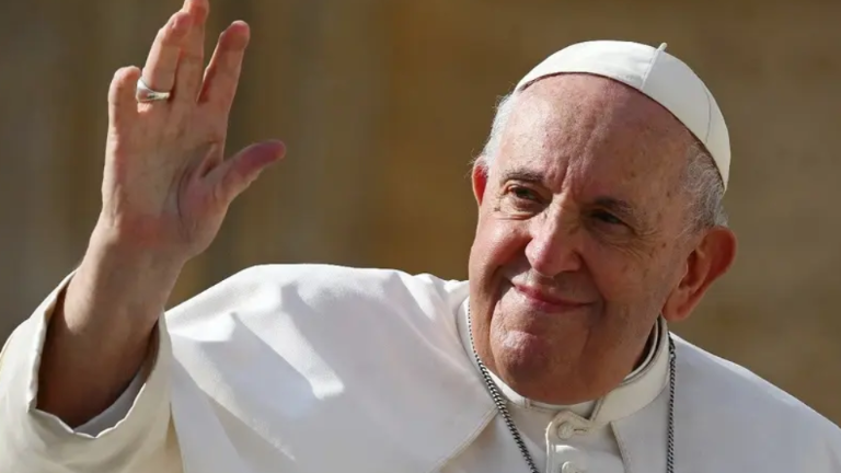 El Papa Francisco 'durmió bien y ahora está descansando', anuncia el Vaticano tras 14 días hospitalizado