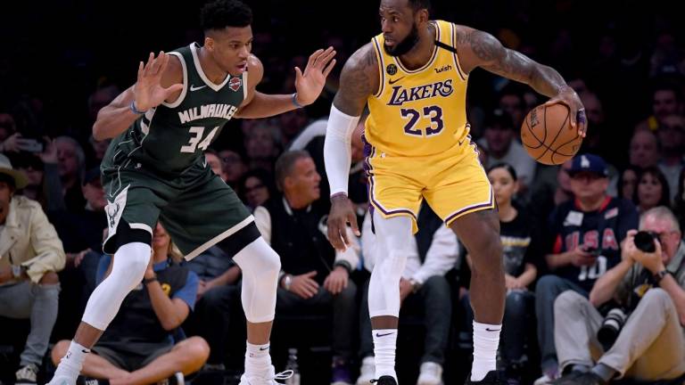 NBA quiere que equipos se preparen para jugar sin público