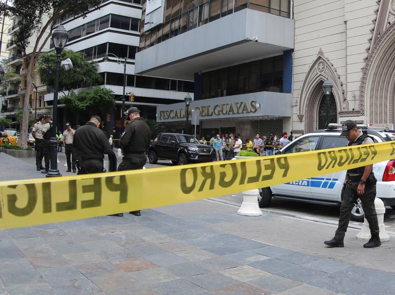$!Un adolescente de 16 años asesinó al fiscal de la Unidad de Personas y Garantí­as, Édgar Escobar el lunes 19 de septiembre del 2022 en el centro de Guayaquil, frente al edificio de la Fiscalía.