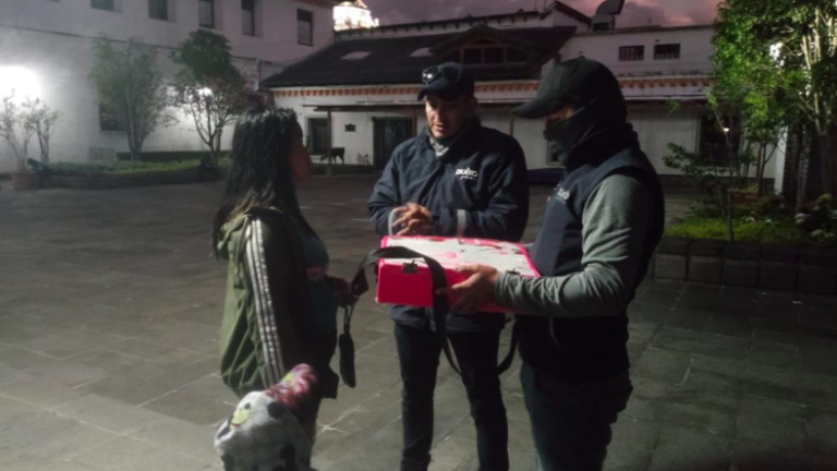 ¿Qué pasó con la vendedora informal que suplicaba que le devuelvan su mercancía en Quito?