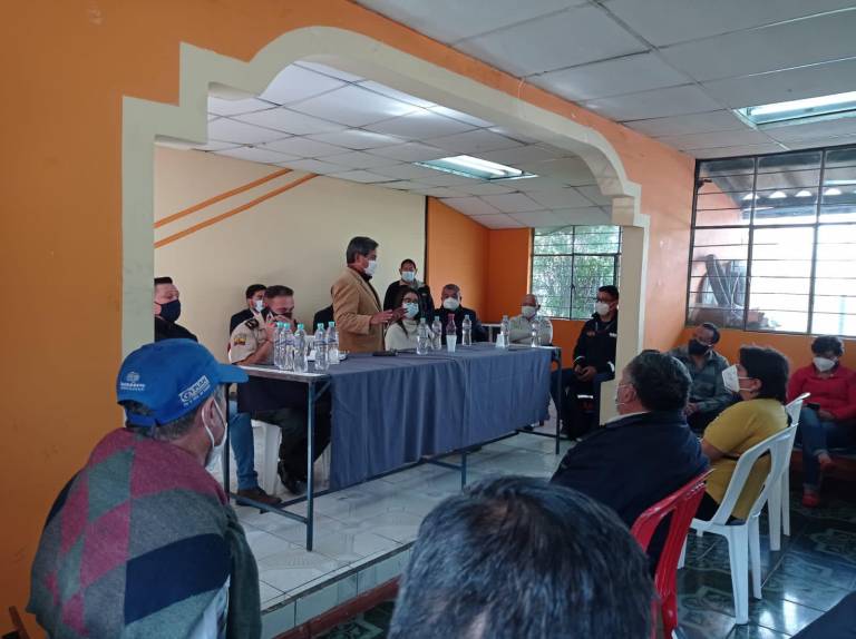 $!Asamblea para tratar el hundimiento e inseguridad de Solanda el pasado 22 de diciembre.