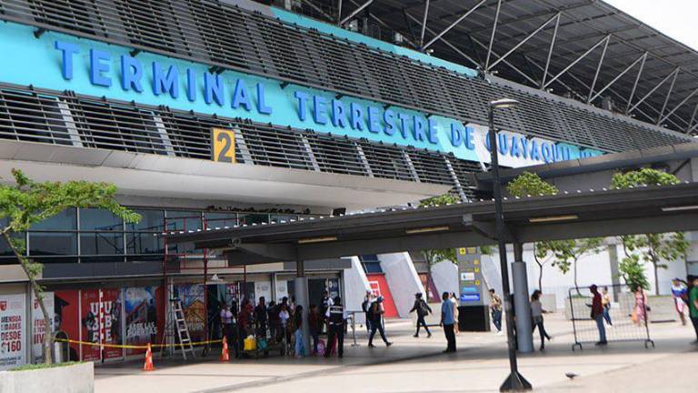 Guardias atacan a periodistas en la Terminal Terrestre de Guayaquil; alcalde Aquiles Alvarez toma acciones