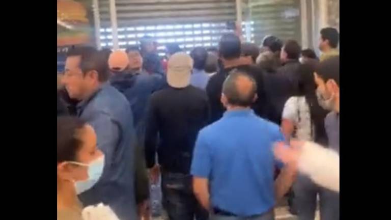 VIDEO: Así fueron los instantes de pánico dentro un centro comercial de Riobamba que fue tomado por manifestantes
