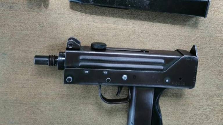 Hombre portaba subametralladora en complejo judicial; Fiscalía advierte intimidación en audiencia contra 'Choneros'