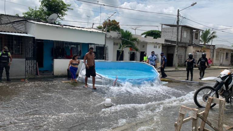95 piscinas desmontables fueron retiradas de la vía pública en Guayaquil