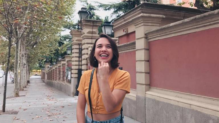 Escritora ecuatoriana Camila Peña, de 25 años, gana Premio de Poesía Hispanoamericana