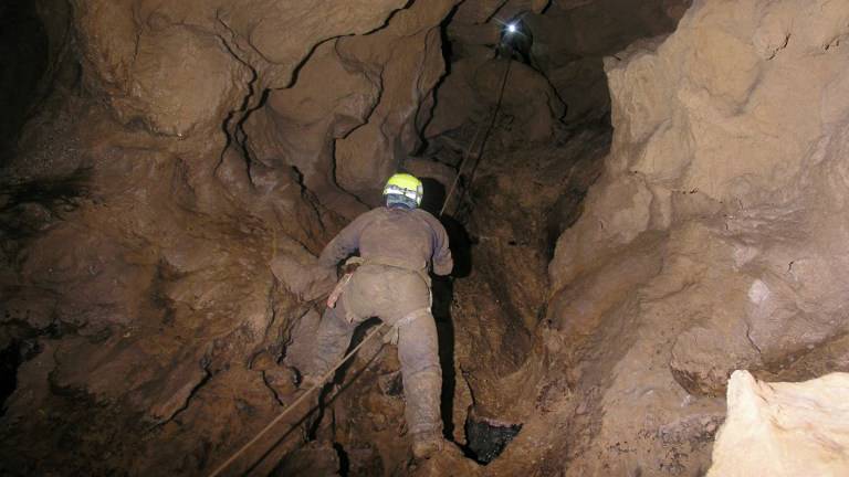 Doce días atrapado en una cueva amazónica de Perú