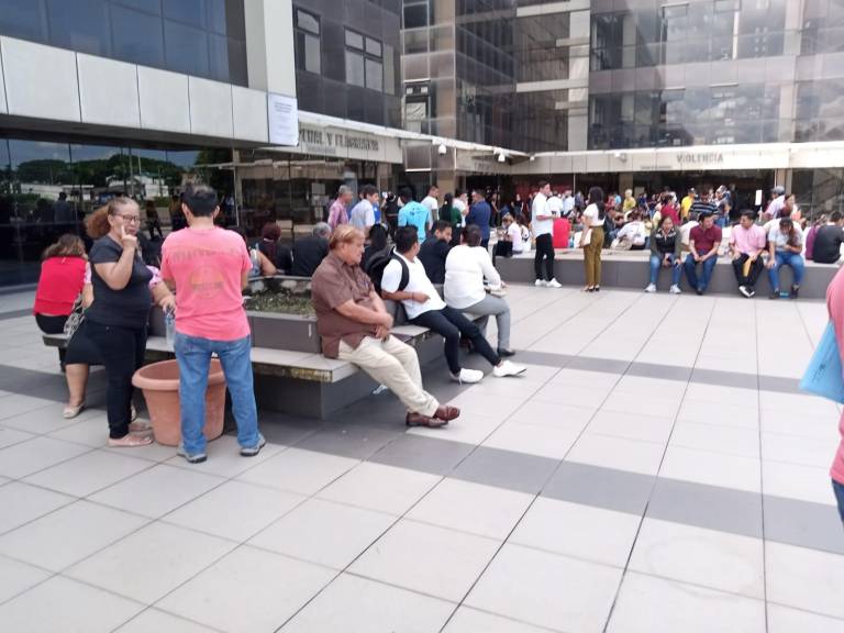 $!Amenaza de bombas en unidades judiciales de Guayaquil: servidores son evacuados