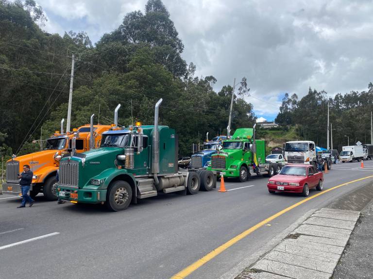 $!Transportistas y comerciantes de la frontera han expresado su rechazo a la medida.