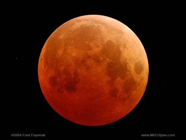 $!El último eclipse lunar del 2022 podrá ser visto mañana desde Ecuador