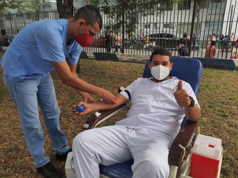 $!Para donar sangre se necesita haber desayunado o almorzado dos horas antes.