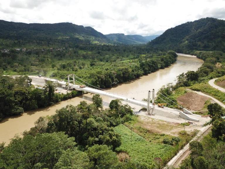 $!Lundin Gold inauguró un puente colgante carrozable de dos carriles Clase III.