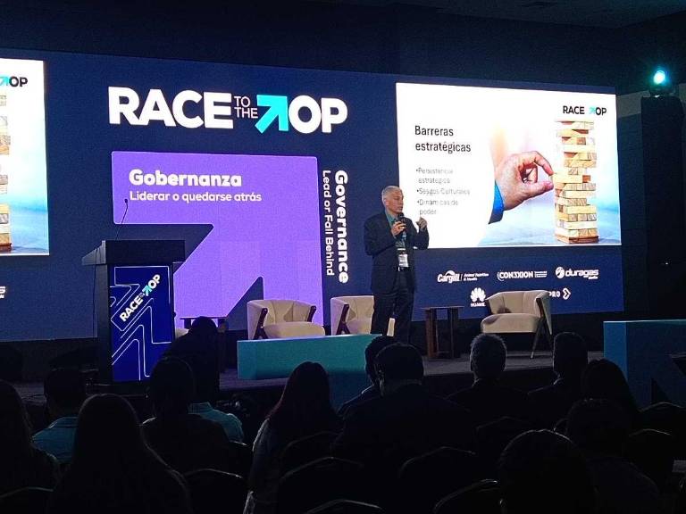 $!Steven González, Exejecutivo de la NASA, ofreció la charla ¿Qué futuro quieres? La valentía de imaginarlo y construirlo.